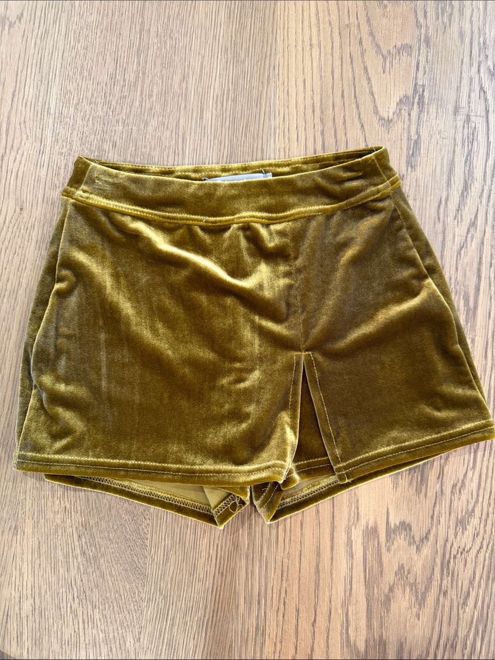 Tractr Girls Velvet Shorts in gold